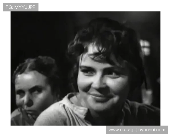 《她穿婚纱去看球赛，爱情与足球在赛场上交织的奇妙故事》